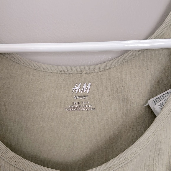 H&M Sport Ribbed Active Tank Top - Picture 2 of 4